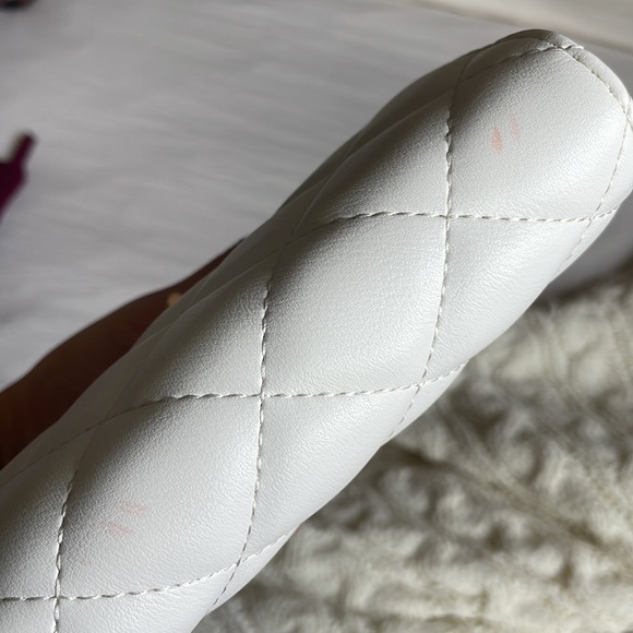 NWT- Urban Expressions white Wendy vegan leather bag with detachable chain - Picture 9 of 11